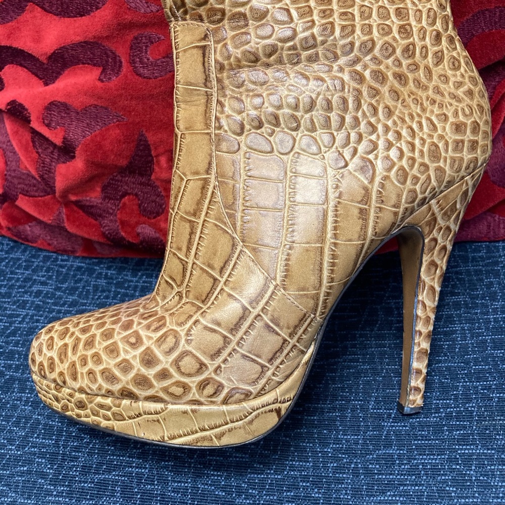 GORGEOUS CHARLES DAVID CROC PLATFORM BOOTS, SIZE 7 - Picture 3 of 5